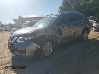 2018 Nissan Rogue SV z VIN 5N1AT2MVXJC712752, wystawiony jako Copart lot #55592615 z przebiegiem 83 904 mil mil oraz Szkoda całkowita • Salvage title. Historia ofert i sprzedaży dostępna na DreamBid. Obrazek 1.