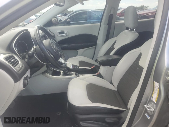 2019 Jeep Compass Latitude z VIN 3C4NJCBB5KT833253, wystawiony jako Copart lot #55097005 z przebiegiem 42 813 mil mil oraz Szkoda całkowita • Salvage title. Historia ofert i sprzedaży dostępna na DreamBid. Obrazek 7.