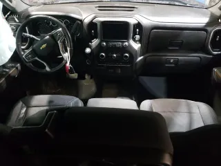 2021 Chevrolet Silverado 1500 LT with VIN 1GCRYDED6MZ104674, listed as a Copart auction lot 44034255 with 70,420 mi miles and Salvage Title. Bid and sale history available at DreamBid. Image 8.
