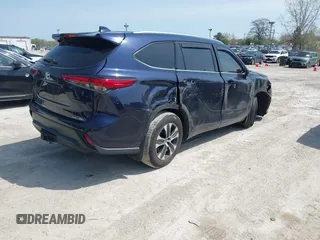 2021 Toyota Highlander XLE with VIN 5TDGZRBH4MS543611, listed as a IAAI auction lot 42117900 with 66,333 mi miles and . Bid and sale history available at DreamBid. Image 4.