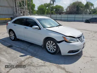 2013 Chrysler 200 LX z VIN 1C3CCBAB6DN763329, wystawiony jako Copart lot #58953035 z przebiegiem 162 879 mil mil oraz Szkoda całkowita • Salvage title. Historia ofert i sprzedaży dostępna na DreamBid. Obrazek 4.