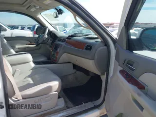 2008 Chevrolet Suburban LTZ с VIN 1GNFC16088R121145, выставлен на аукционе IAAI как лот 41327123 с пробегом 207 489 миль миль и . История ставок и продаж доступна на DreamBid. Изображение 5.