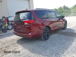 2019 Chrysler Pacifica Touring Plus z VIN 2C4RC1FG6KR532127, wystawiony jako IAAI lot #42285029 z przebiegiem 89 516 mil mil oraz . Historia ofert i sprzedaży dostępna na DreamBid. Obrazek 4.