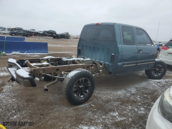 2006 Chevrolet Silverado 1500 LT2 with VIN 1GCEK19B66Z205871, listed as a Copart auction lot 43923565 with 0 mi miles and Salvage Title. Bid and sale history available at carsss.com. Image 3.