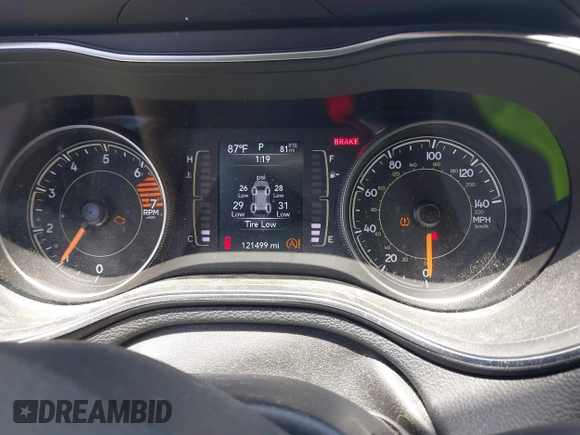 2020 Jeep Cherokee Latitude z VIN 1C4PJLCB6LD582449, wystawiony jako IAAI lot #42149389 z przebiegiem 121 499 mil mil oraz . Historia ofert i sprzedaży dostępna na DreamBid. Obrazek 7.