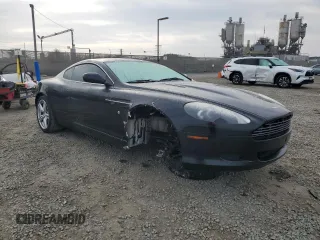 2005 Aston Martin DB9 z VIN SCFAD01A05GA01135, wystawiony jako Copart lot #47689715 z przebiegiem Nie podano mil oraz Tytuł czysty. Historia ofert i sprzedaży dostępna na DreamBid. Obrazek 4.