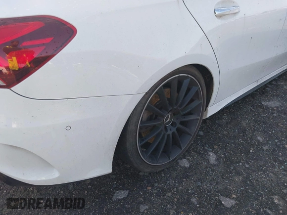 2021 Mercedes-Benz A 35 AMG z VIN W1K3G5BB6MJ307912, wystawiony jako IAAI lot #41804931 z przebiegiem 78 532 mil mil oraz . Historia ofert i sprzedaży dostępna na DreamBid. Obrazek 20.