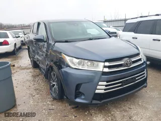 2018 Toyota Highlander LE with VIN 5TDBZRFH0JS840018, listed as a IAAI auction lot 41621355 with 128,495 mi miles. Bid and sale history available at carsss.com. Image 1.