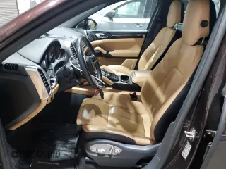 2017 Porsche Cayenne z VIN WP1AA2A24HKA91141, wystawiony jako Copart lot #88939575 z przebiegiem 72 140 mil mil oraz Szkoda całkowita • Salvage title. Historia ofert i sprzedaży dostępna na DreamBid. Obrazek 7.