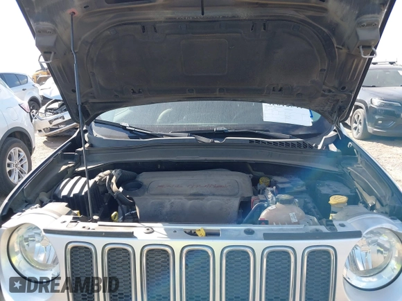2016 Jeep Renegade Limited z VIN ZACCJADT7GPE30360, wystawiony jako IAAI lot #42012541 z przebiegiem 81 409 mil mil oraz . Historia ofert i sprzedaży dostępna na DreamBid. Obrazek 10.