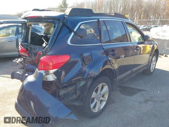 2013 Subaru Outback 2.5i Premium with VIN 4S4BRBCC6D1225471, listed as a IAAI auction lot 40700843 with 185,846 mi miles. Bid and sale history available at carsss.com. Image 4.