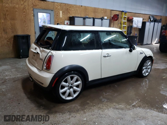 2005 MINI Hardtop S with VIN WMWRE33485TD93762, listed as a Copart auction lot 52388305 with 94,715 mi miles and Clean Title. Bid and sale history available at DreamBid. Image 3.