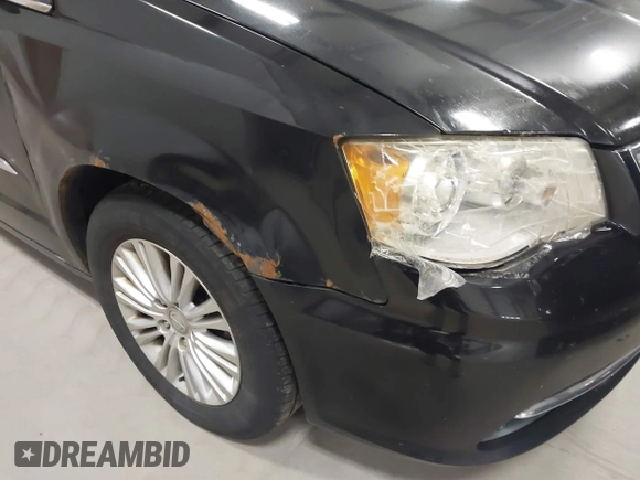 2013 Chrysler Town & Country Limited with VIN 2C4RC1GG0DR509167, listed as a IAAI auction lot 41973819 with 186,896 mi miles. Bid and sale history available at carsss.com. Image 6.