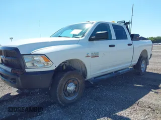 2017 Ram 2500 Tradesman z VIN 3C6UR5CLXHG620105, wystawiony jako IAAI lot #42496482 z przebiegiem 89 150 mil mil oraz . Historia ofert i sprzedaży dostępna na DreamBid. Obrazek 2.