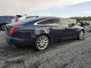 2013 Jaguar XJ z VIN SAJWA1C7XD8V43502, wystawiony jako Copart lot #50727235 z przebiegiem 112 389 mil mil oraz Tytuł czysty. Historia ofert i sprzedaży dostępna na DreamBid. Obrazek 3.