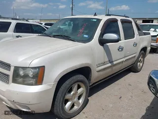 2008 Chevrolet Avalanche LT w/2LT with VIN 3GNEC12028G250998, listed as a IAAI auction lot 42056165 with 273,777 mi miles. Bid and sale history available at carsss.com. Image 2.