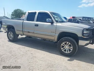 2000 Chevrolet Silverado 1500 Classic Work Truck with VIN 1GCEK19V5YE264057, listed as a IAAI auction lot 41951426 with 251,674 mi miles. Bid and sale history available at carsss.com. Image 1.
