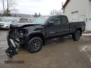 2021 Toyota Tacoma SR z VIN 3TYSZ5AN3MT016075, wystawiony jako Copart lot #43234025 z przebiegiem 57 655 mil mil oraz Szkoda całkowita • Salvage title. Historia ofert i sprzedaży dostępna na DreamBid. Obrazek 1.