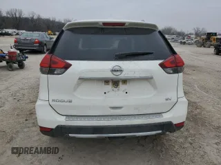 2017 Nissan Rogue SV z VIN JN8AT2MT2HW145906, wystawiony jako Copart lot #44568115 z przebiegiem 104 561 mil mil oraz Szkoda całkowita • Salvage title. Historia ofert i sprzedaży dostępna na DreamBid. Obrazek 6.