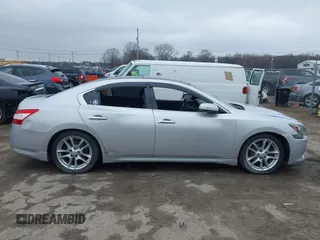 2010 Nissan Maxima S z VIN 1N4AA5AP7AC825355, wystawiony jako IAAI lot #41987311 z przebiegiem 145 046 mil mil oraz . Historia ofert i sprzedaży dostępna na DreamBid. Obrazek 12.
