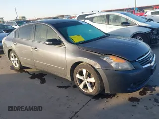 2008 Nissan Altima 3.5 SE with VIN 1N4BL21E18C236081, listed as a IAAI auction lot 41792229 with 136,208 mi miles. Bid and sale history available at carsss.com. Image 1.