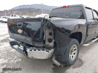 2010 Chevrolet Silverado 1500 LT with VIN 3GCRKSEA5AG191507, listed as a IAAI auction lot 41531755 with 220,184 mi miles. Bid and sale history available at carsss.com. Image 6.