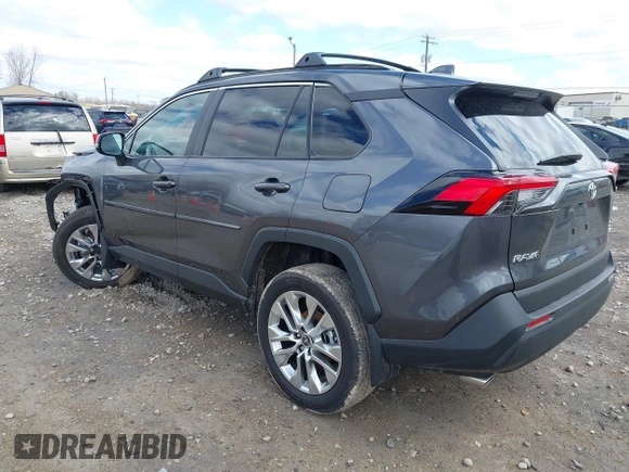 2025 Toyota RAV4 XLE Premium z VIN 2T3A1RFV2SC494497, wystawiony jako IAAI lot #42028044 z przebiegiem 7 773 mil mil oraz . Historia ofert i sprzedaży dostępna na DreamBid. Obrazek 3.