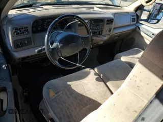2000 Ford F-250 XL z VIN 1FTNF21L4YEA19819, wystawiony jako Copart lot #45388195 z przebiegiem 178 679 mil mil oraz Szkoda całkowita • Salvage title. Historia ofert i sprzedaży dostępna na DreamBid. Obrazek 8.