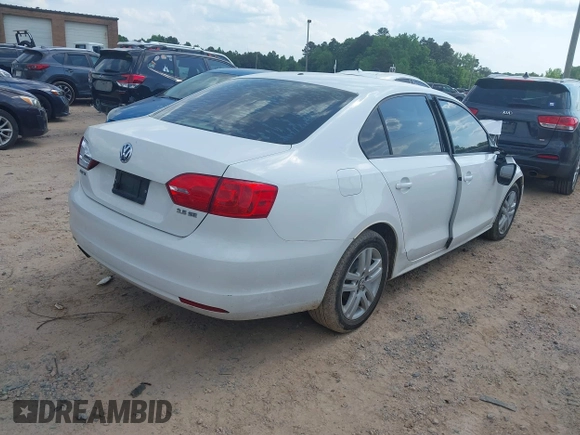 2011 Volkswagen Jetta SE with VIN 3VWDX7AJ9BM352889, listed as a IAAI auction lot 42276273 with Not provided miles and . Bid and sale history available at DreamBid. Image 4.