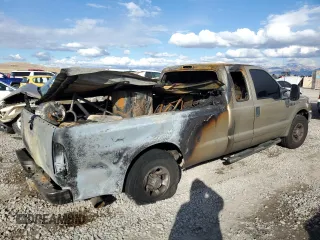 2001 Ford Super Duty F-250 XL with VIN 1FTNX20F51EB97334, listed as a Copart auction lot 78642094 with 226,311 mi miles and Salvage Title. Bid and sale history available at carsss.com. Image 3.
