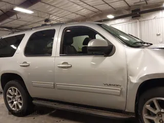 2013 GMC Yukon SLT with VIN 1GKS2CE06DR323343, listed as a IAAI auction lot 41643959 with 246,658 mi miles. Bid and sale history available at carsss.com. Image 14.