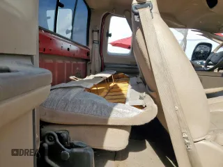 2000 Ford F-350 XL z VIN 1FTSX31F5YEA17061, wystawiony jako Copart lot #61017305 z przebiegiem 162 814 mil mil oraz Czysty tytuł • Clean title. Historia ofert i sprzedaży dostępna na DreamBid. Obrazek 11.