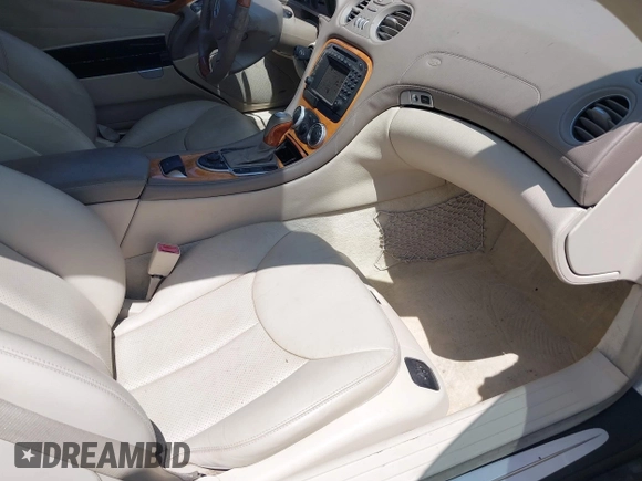 2004 Mercedes-Benz SL 500 z VIN WDBSK75F34F071610, wystawiony jako IAAI lot #42042918 z przebiegiem Nie podano mil oraz . Historia ofert i sprzedaży dostępna na DreamBid. Obrazek 5.