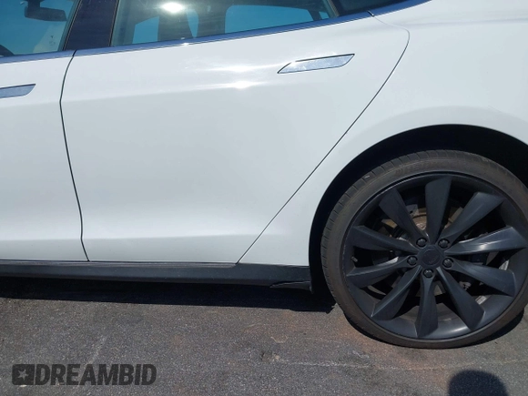 2013 Tesla Model S Performance с VIN 5YJSA1CP1DFP06681, выставлен на аукционе IAAI как лот 42438892 с пробегом 108 926 миль миль и . История ставок и продаж доступна на DreamBid. Изображение 6.