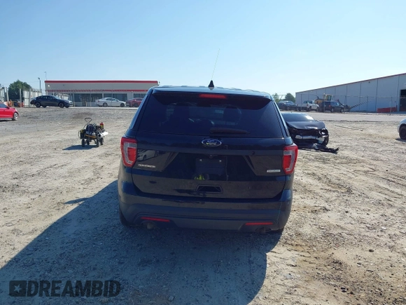 2017 Ford Police Interceptor Utility z VIN 1FM5K8AT9HGC90227, wystawiony jako IAAI lot #42621913 z przebiegiem 144 480 mil mil oraz . Historia ofert i sprzedaży dostępna na DreamBid. Obrazek 17.