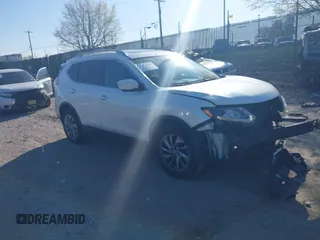 2015 Nissan Rogue SV z VIN 5N1AT2MV4FC888333, wystawiony jako IAAI lot #42072582 z przebiegiem 98 876 mil mil oraz . Historia ofert i sprzedaży dostępna na DreamBid. Obrazek 1.