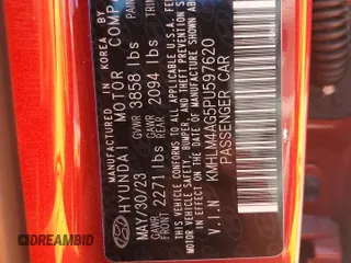 2023 Hyundai Elantra SEL z VIN KMHLM4AG5PU597620, wystawiony jako Copart lot #52069715 z przebiegiem 22 630 mil mil oraz Nie do naprawy • Non repairable. Historia ofert i sprzedaży dostępna na DreamBid. Obrazek 12.