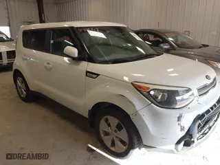 2015 Kia Soul with VIN KNDJN2A20F7779272, listed as a IAAI auction lot 41901719 with 204,682 mi miles. Bid and sale history available at carsss.com. Image 1.