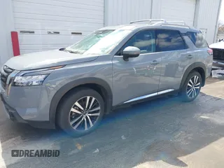 2023 Nissan Pathfinder Platinum с VIN 5N1DR3DK0PC207125, выставлен на аукционе IAAI как лот 41848785 с пробегом 22 068 миль миль и . История ставок и продаж доступна на DreamBid. Изображение 18.