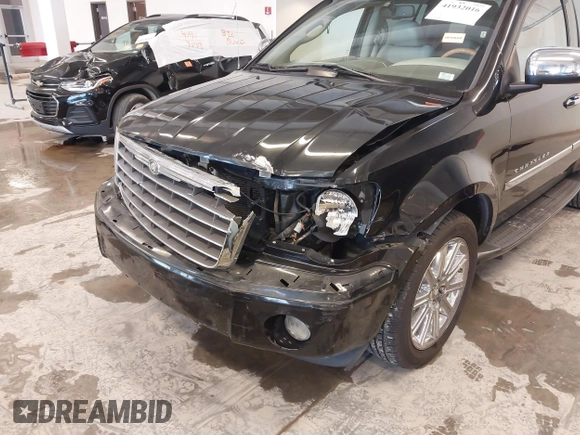 2007 Chrysler Aspen Limited z VIN 1A8HW58247F582768, wystawiony jako IAAI lot #41932016 z przebiegiem 113 268 mil mil oraz . Historia ofert i sprzedaży dostępna na DreamBid. Obrazek 6.