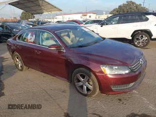 2013 Volkswagen Passat SE z VIN 1VWBH7A32DC145898, wystawiony jako IAAI lot #41146790 z przebiegiem 123 878 mil mil oraz . Historia ofert i sprzedaży dostępna na DreamBid. Obrazek 1.