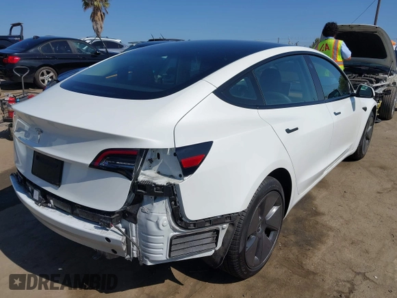 2023 Tesla Model 3 z VIN 5YJ3E1EA5PF401237, wystawiony jako IAAI lot #42520423 z przebiegiem 45 262 mil mil oraz . Historia ofert i sprzedaży dostępna na DreamBid. Obrazek 4.