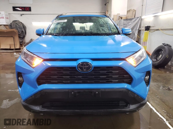 2019 Toyota RAV4 XLE with VIN JTMP1RFVXKD011571, listed as a Copart auction lot 89066895 with 81,955 mi miles and Salvage Title. Bid and sale history available at DreamBid. Image 5.