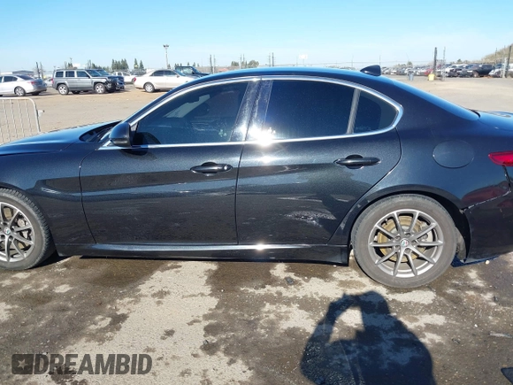 2018 Alfa Romeo Giulia with VIN ZARFAEBN5J7581071, listed as a IAAI auction lot 41313207 with 91,793 mi miles. Bid and sale history available at carsss.com. Image 14.