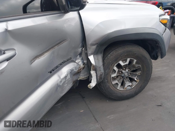 2020 Toyota Tacoma SR5 z VIN 3TMCZ5AN6LM288974, wystawiony jako IAAI lot #42185181 z przebiegiem 94 759 mil mil oraz . Historia ofert i sprzedaży dostępna na DreamBid. Obrazek 6.