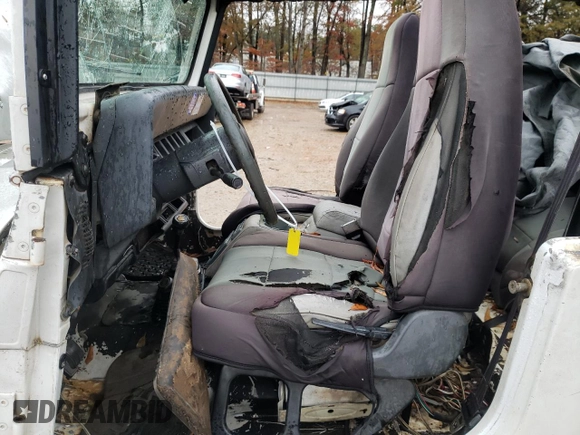 1995 Jeep Wrangler S with VIN 1J4FY19P7SP205053, listed as a Copart auction lot 84003534 with 215,769 mi miles and Salvage Title. Bid and sale history available at carsss.com. Image 7.