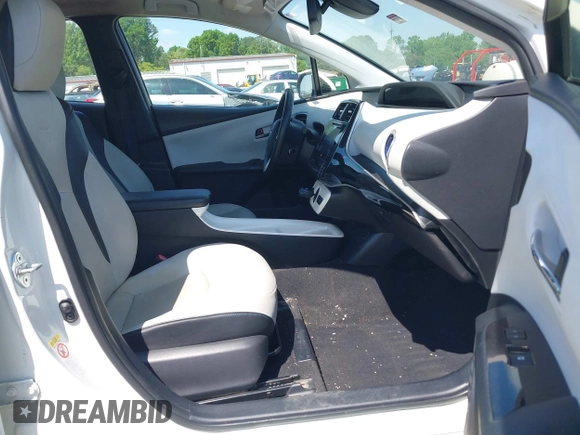 2017 Toyota Prius Two with VIN JTDKARFU4H3051645, listed as a IAAI auction lot 41991804 with 301,338 mi miles. Bid and sale history available at carsss.com. Image 5.