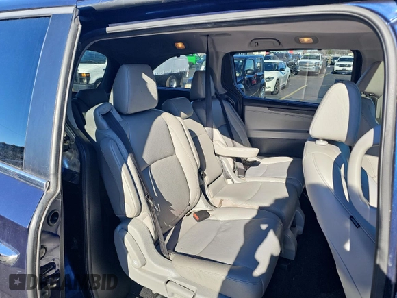 2018 Honda Odyssey EX-L z VIN 5FNRL6H75JB064377, wystawiony jako Copart lot #89319585 z przebiegiem 103 620 mil mil oraz Czysty tytuł • Clean title. Historia ofert i sprzedaży dostępna na DreamBid. Obrazek 6.