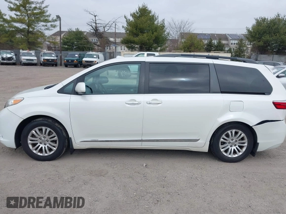 2017 Toyota Sienna XLE Auto Access Seat with VIN 5TDYZ3DC2HS796659, listed as a IAAI auction lot 41770444 with 129,628 mi miles. Bid and sale history available at carsss.com. Image 14.