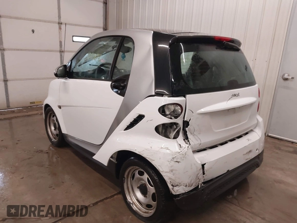 2015 Smart fortwo Passion z VIN WMEEJ3BA2FK790569, wystawiony jako IAAI lot #41598759 z przebiegiem 78 307 mil mil oraz . Historia ofert i sprzedaży dostępna na DreamBid. Obrazek 3.